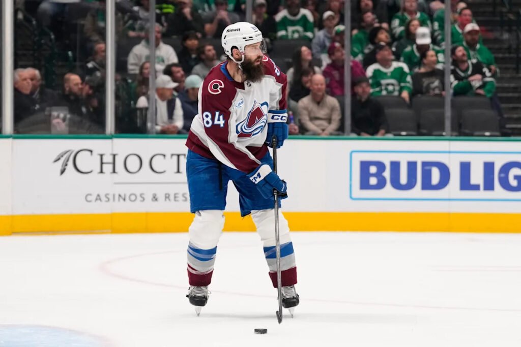 Avalanche beat Stars 2-0 to extend their edge in the Central Division race