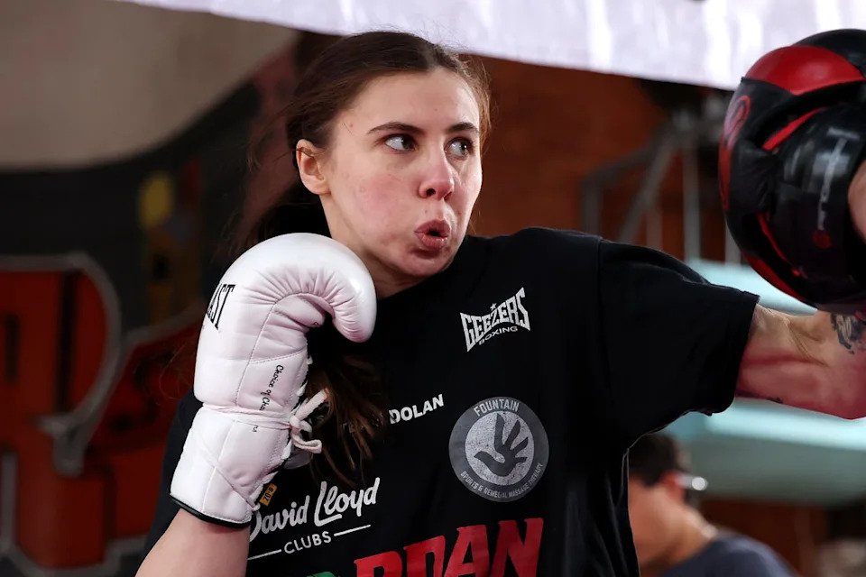 Emma Dolan training ahead of her world-title challenge against Irma Garcia (Getty)