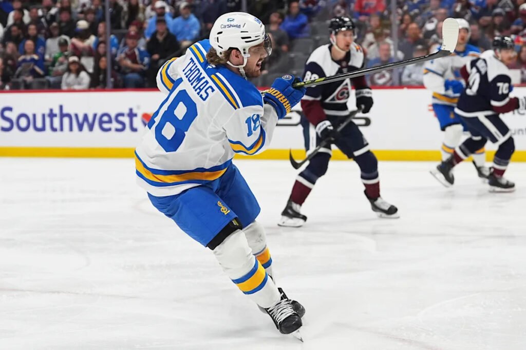 Thomas breaks late tie to complete first hat trick, Blues beat Avalanche 3-2