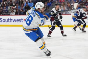 Thomas breaks late tie to complete first hat trick, Blues beat Avalanche 3-2