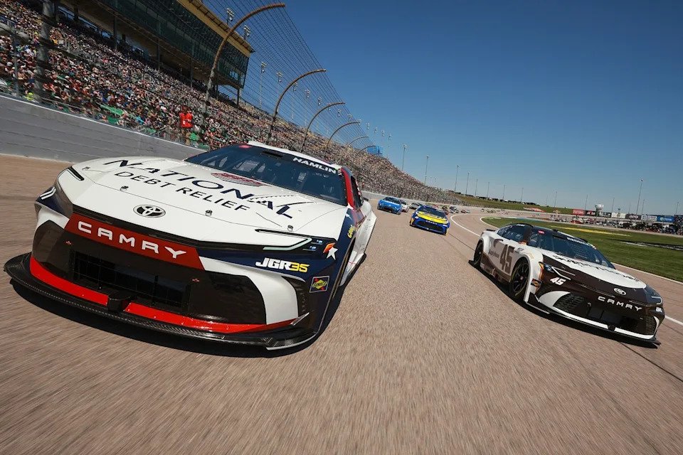 Denny Hamlin, Joe Gibbs Racing, Tyler Reddick, 23XI Racing