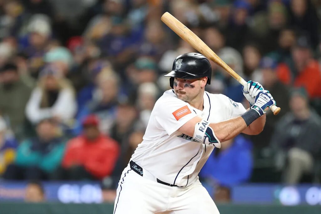 Cal Raleigh ends home run drought, hits first of season off Jacob deGrom on heels of historic 60-HR campaign