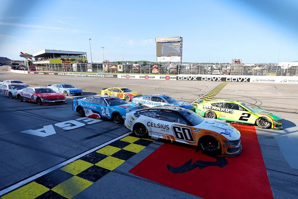 Ryan Preece, RFK Racing Ford; Austin Cindric, Team Penske Ford
