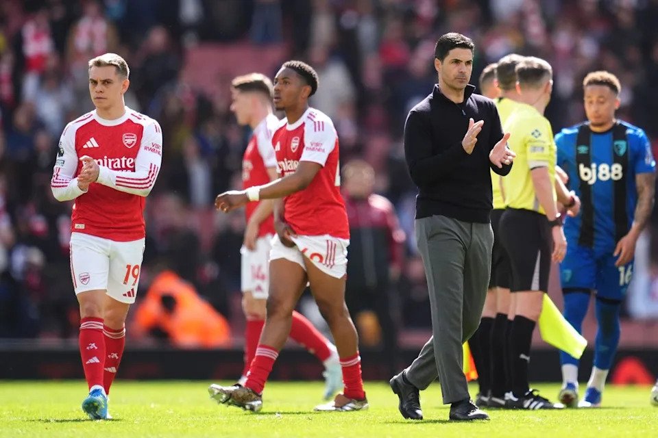 Arsenal manager Mikel Arteta applauds the fans (Adam Davy/PA) (PA Wire)