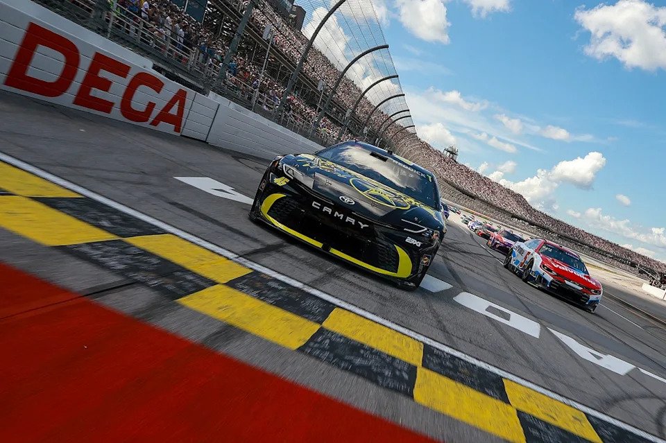 Tyler Reddick and Kyle Larson start on the front row