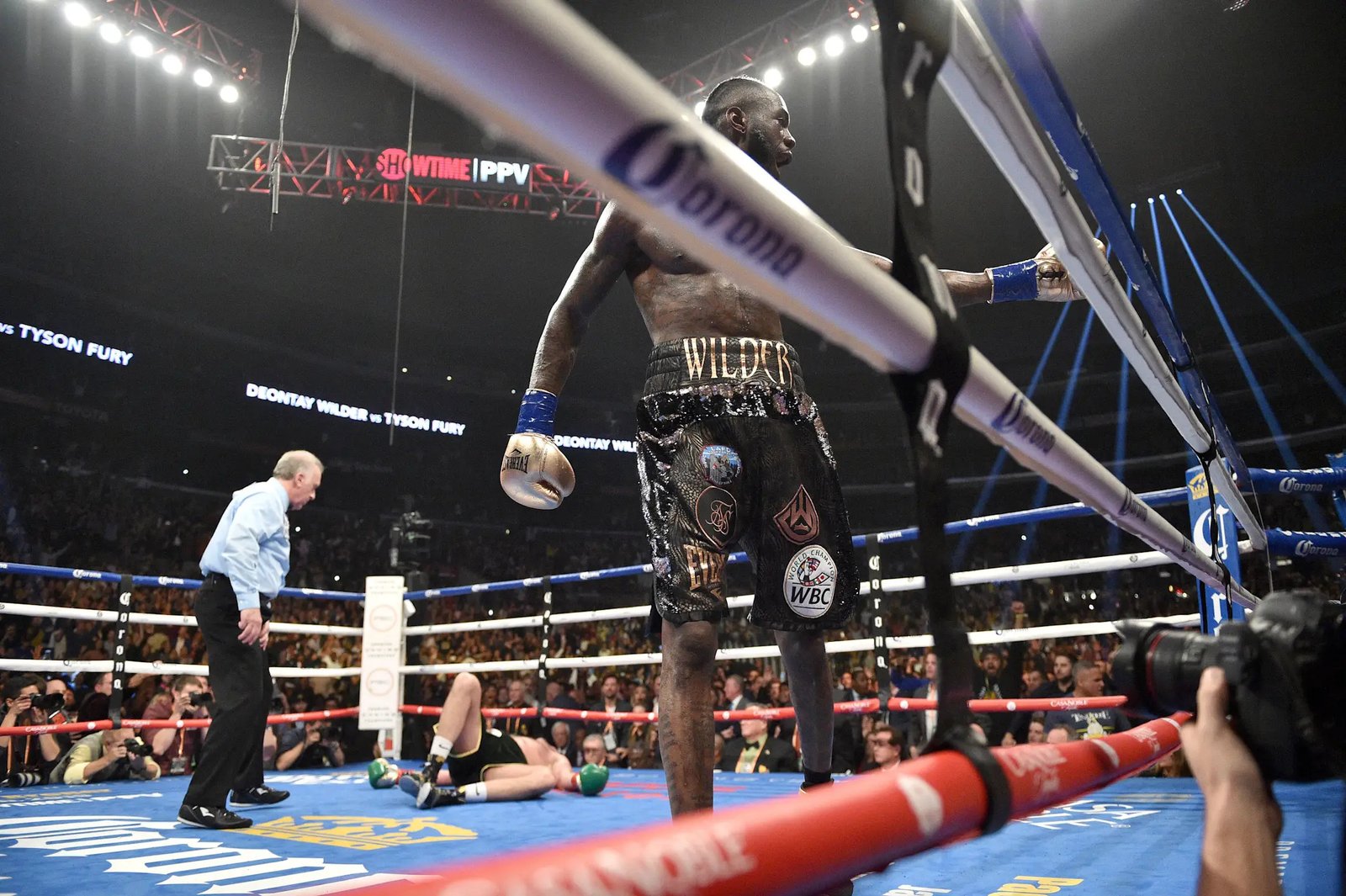Deontay Wilder and Tyson Fury during the WBC Heavyweight Championship bout at the Staples Center in Los Angeles. (Photo by Lionel Hahn/PA Images via Getty Images)