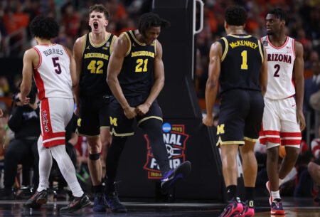 Even with squeaky Yaxel, Michigan blasts Arizona in Final Four thanks to supporting cast