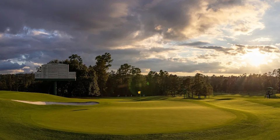 /content/dam/images/golfdigest/fullset/2020/11/augusta-national-18th-green-pano-sunset-ben-walton.jpg