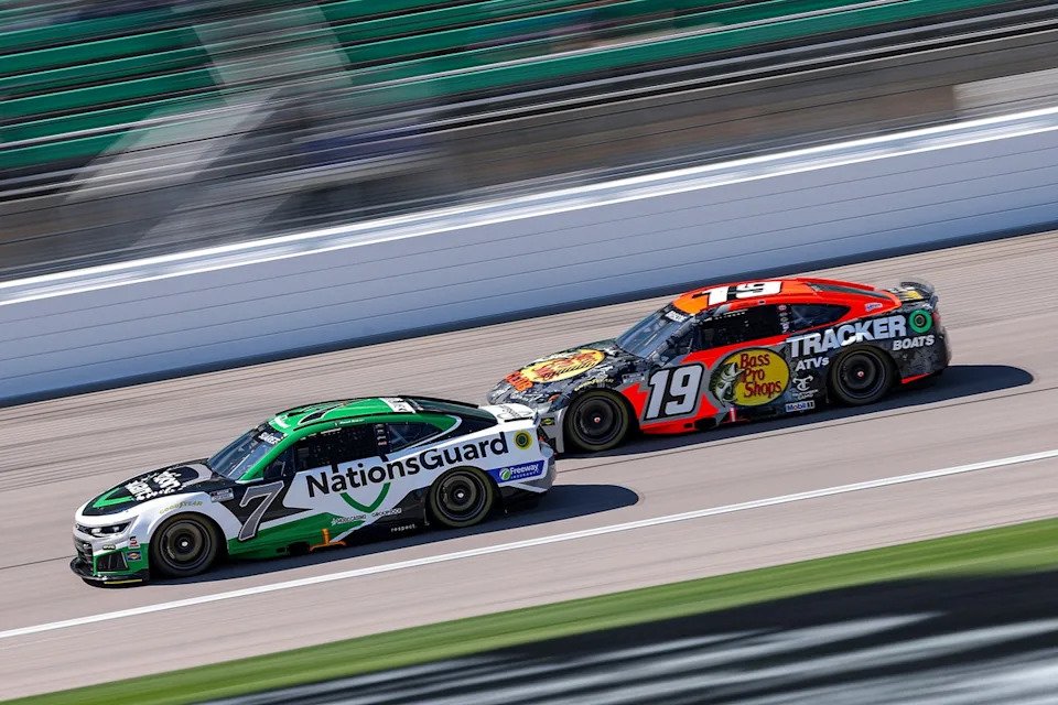 Daniel Suárez, Spire Motorsports, Chase Briscoe, Joe Gibbs Racing