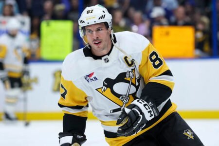 Sidney Crosby Surpasses Steve Yzerman, Climbs NHL All-Time Scoring List