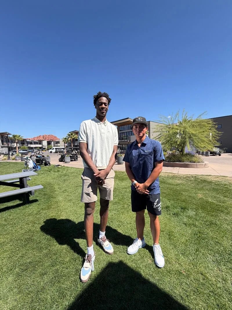 Two BYU stars — AJ Dybantsa, left, and Kihei Akina — pose for a picture at a charity event they co-hosted at Black Desert Golf Club in southern Utah. | Courtesy Akina family