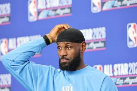 LeBron James mocked by viewers after struggling golf swing in viral clip