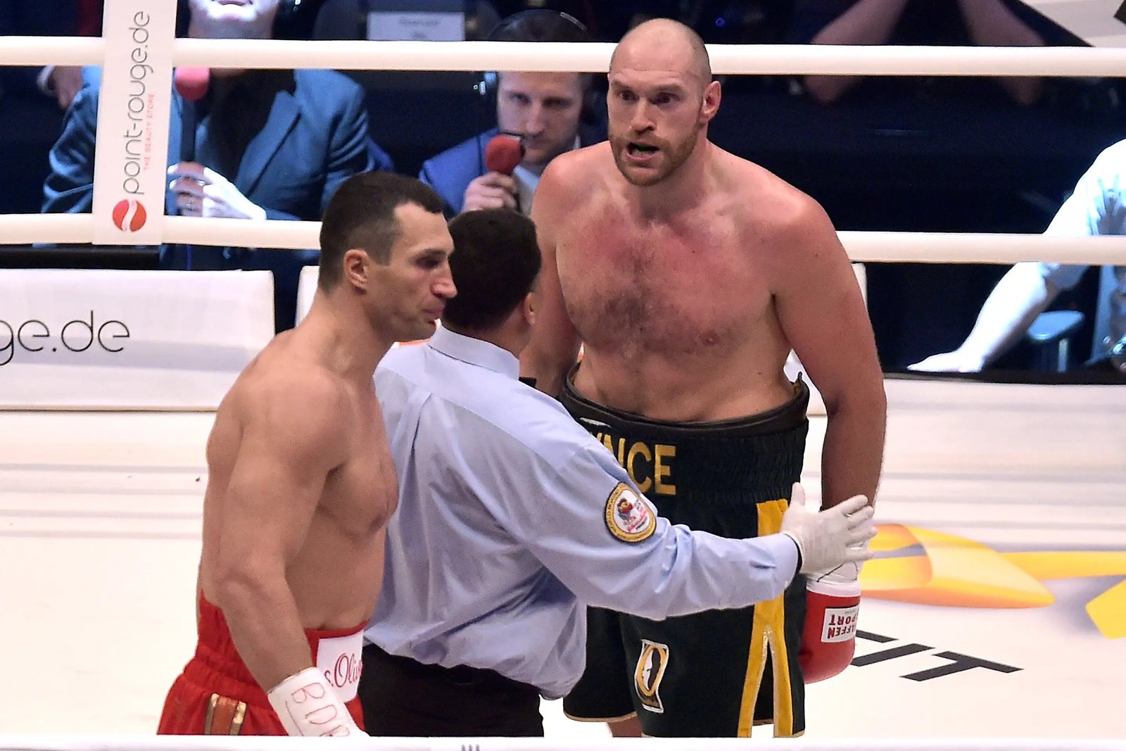 DUESSELDORF, GERMANY - NOVEMBER 28: Wladimir Klitschko (L) fights Tyson Fury at Esprit-Arena on November 28, 2015 in Duesseldorf, Germany. (Photo by Sascha Steinbach/Bongarts/Getty Images)