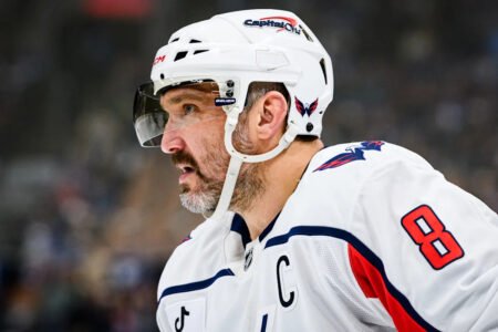 Alexander Ovechkin receives standing ovation from rival Penguins crowd in potential last game in Pittsburgh