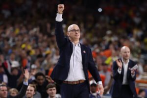 Dan Hurley outfit: Why UConn coach wears same suit for March Madness games