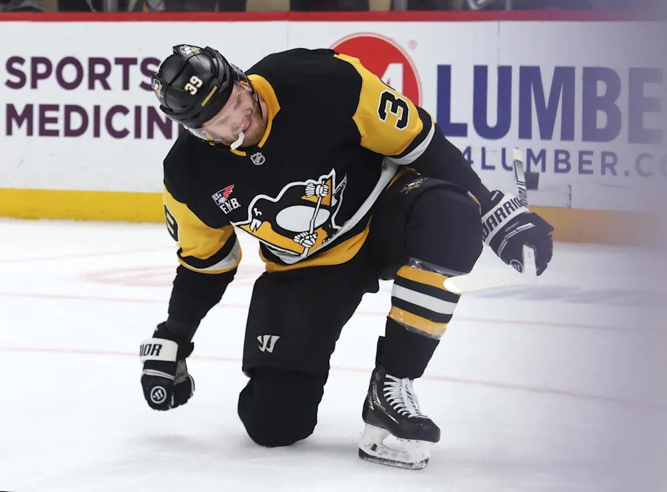 Mar 31, 2026; Pittsburgh, Pennsylvania, USA; Pittsburgh Penguins right wing Anthony Mantha (39) reacts after scoring a goal against the Detroit Red Wings during the first period at PPG Paints Arena. Mandatory Credit: Charles LeClaire-Imagn Images