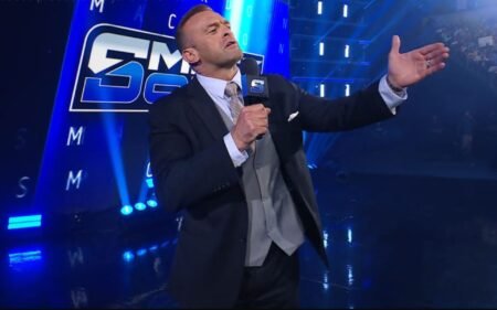 BREAKING: Top SmackDown rivals receive a standing ovation after title match at WWE Live Event in Liverpool
