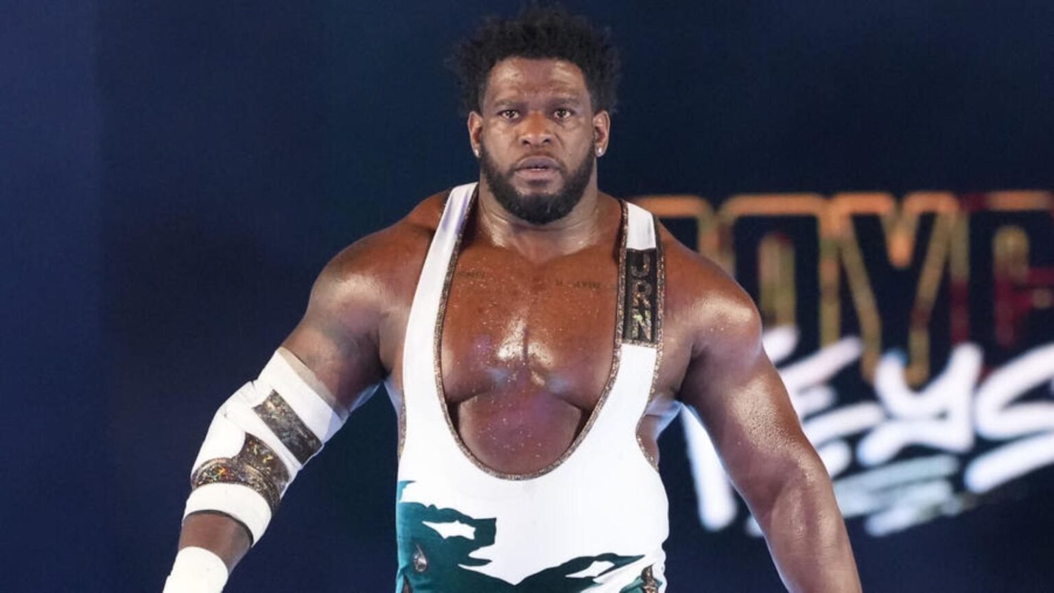 Royce Keys invited to join new WWE stable backstage