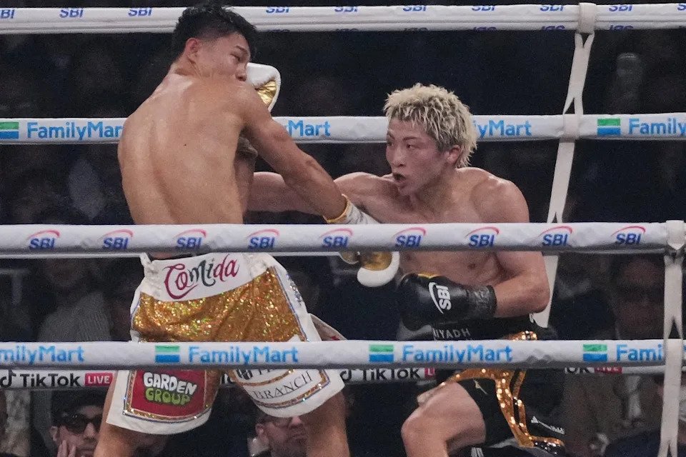 Inoue (right) on the attack in a back-and-forth fight, in which he was just a step ahead (AP)