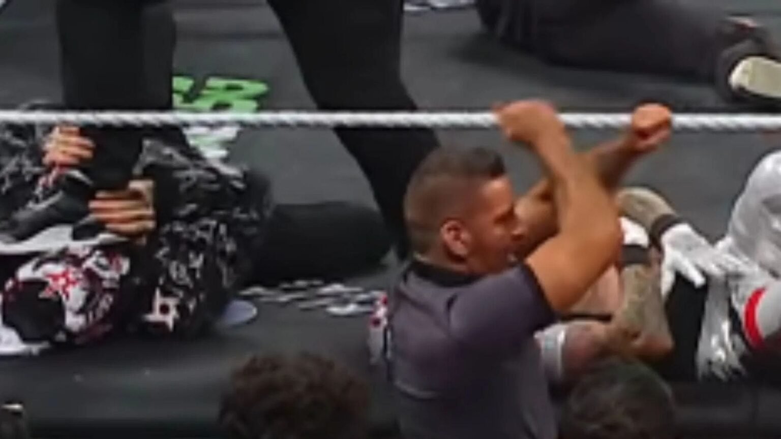 BREAKING: Referee Forced To Stop Match After Neck Injury – Star Will Be Gone Multiple Months Ahead of Major WWE Announcement – Reports