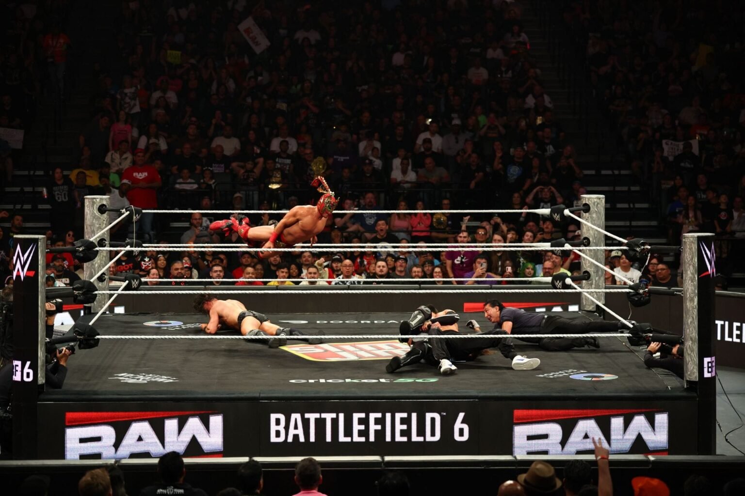 “I don’t like seeing it” – Former WWE Universal Champion reflects on career-changing injury