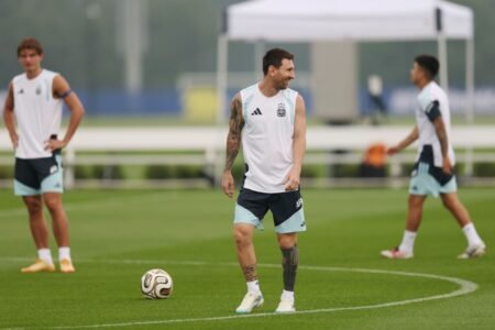 WWE star compares herself with Lionel Messi