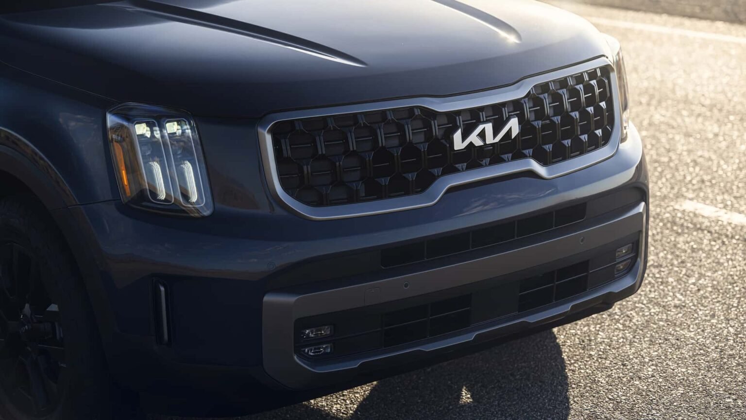 Kia Dealership Caught On Video Using Customer Parts