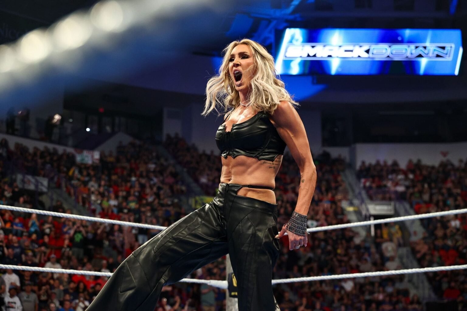 Surprise return helps Charlotte Flair overcome Jade Cargill on WWE SmackDown