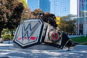 BREAKING: World Championship Shockingly Changes Hands After WWE Hall of Famer Makes Miraculous Return