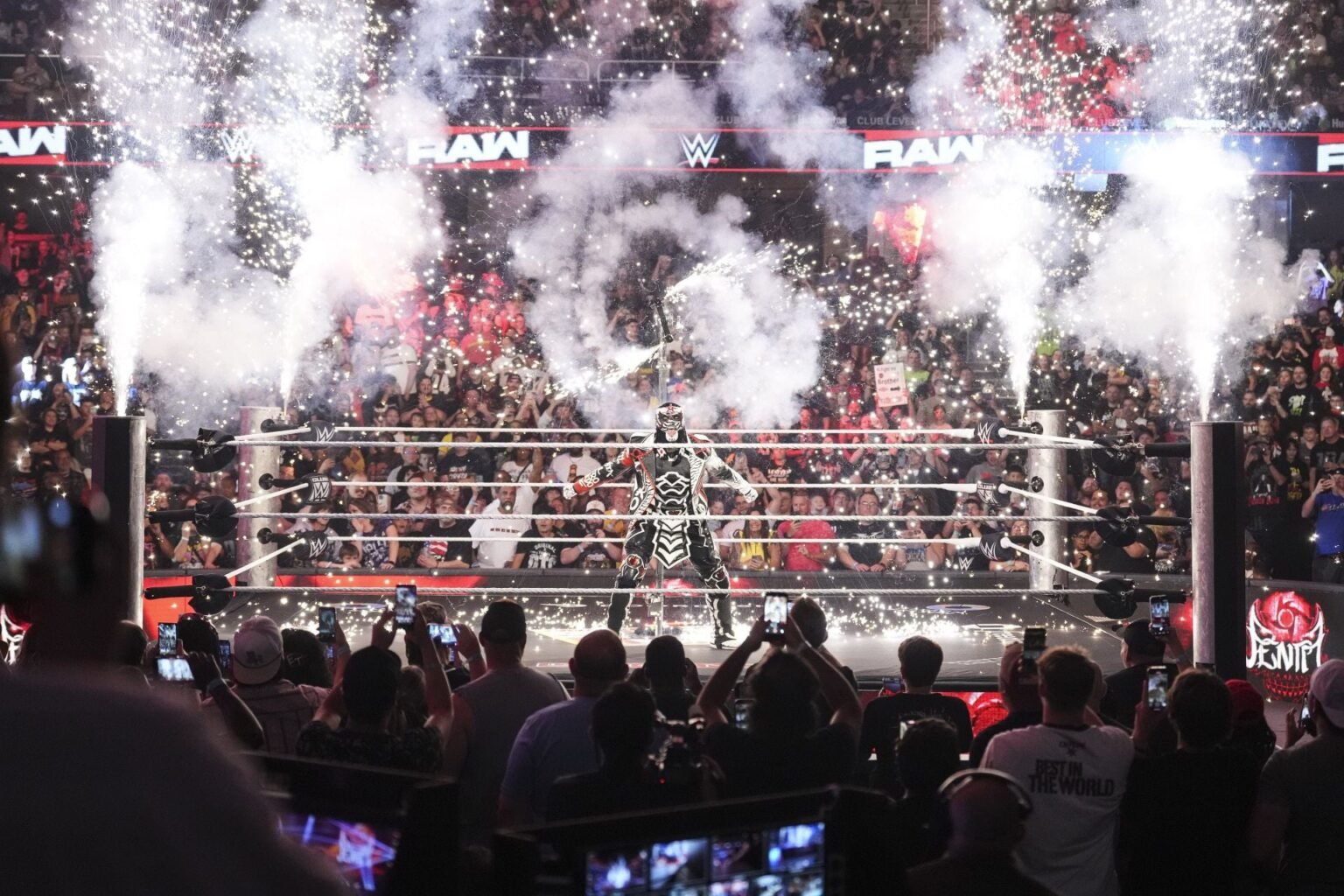 “I have a big surprise for everyone” – Former champion drops massive tease hours before WWE RAW