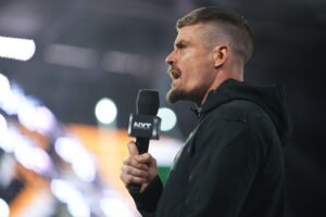 “I can smell the diabetes on you” – Grayson Waller roasts WWE fan after being called out
